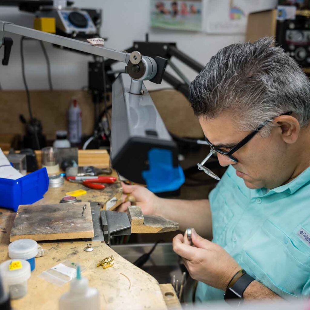 Misael Engraving Jewelry